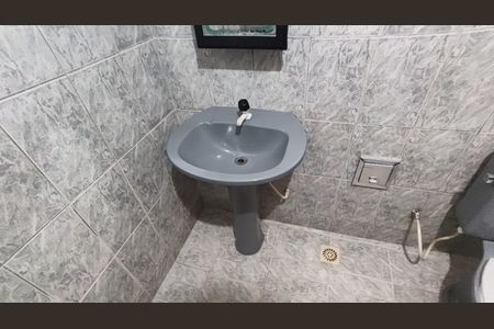 Casa para alugar com 60m², 2 quartos e sem vaga Casa para alugar com 60m², 2 quartos e sem vagaBanheiro