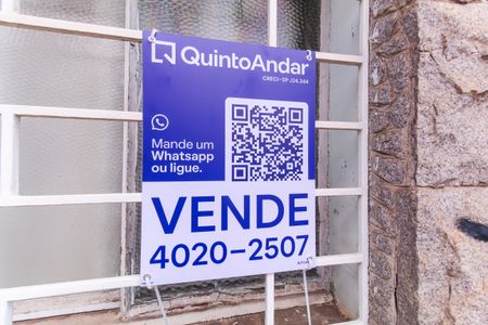 Casa à venda com 135m², 3 quartos e sem vaga Casa à venda com 135m², 3 quartos e sem vagaFachada