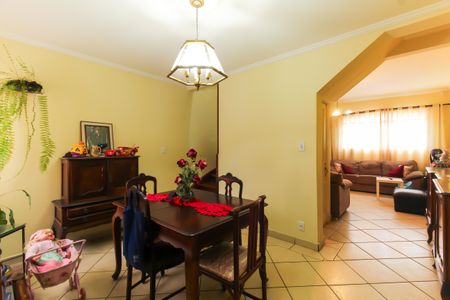 Casa à venda com 135m², 3 quartos e sem vaga Casa à venda com 135m², 3 quartos e sem vagaSala