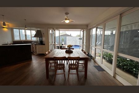 Casa à venda com 318m², 3 quartos e 4 vagasFoto 04