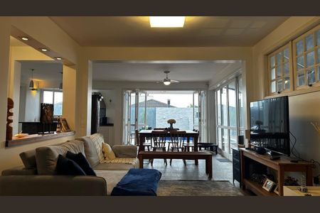 Casa à venda com 318m², 3 quartos e 4 vagasFoto 02