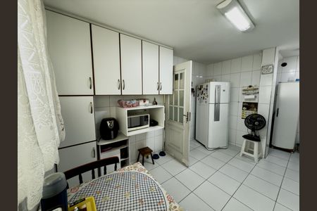 Casa à venda com 176m², 3 quartos e 1 vagaBanheiro