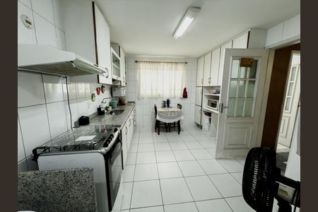 Casa à venda com 176m², 3 quartos e 1 vagaBanheiro