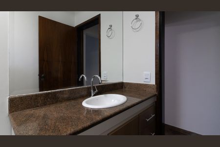 Casa à venda com 300m², 3 quartos e 2 vagasLavabo