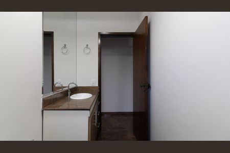 Casa à venda com 300m², 3 quartos e 2 vagasLavabo