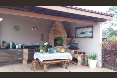 Casa à venda com 2 quartos, 1000m² em Jardim Tereza Cristina, Jundiaí