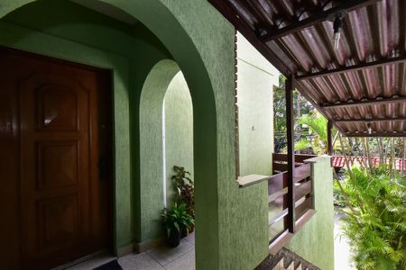 Casa à venda com 220m², 4 quartos e 6 vagasEntrada