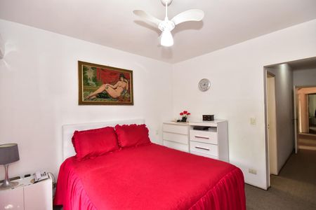 Casa à venda com 220m², 4 quartos e 6 vagasSuíte