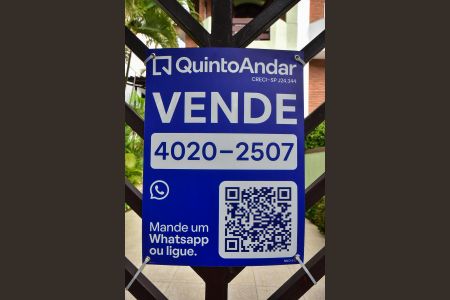 Casa à venda com 220m², 4 quartos e 6 vagasFachada