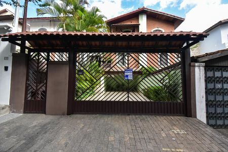 Casa à venda com 220m², 4 quartos e 6 vagasFachada
