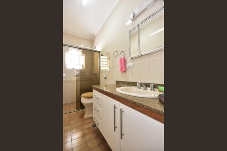 Casa à venda com 220m², 4 quartos e 6 vagasBanheiro Suíte