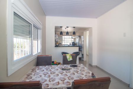 Sala de casa à venda com 4 quartos, 134m² em Vila Nova, Porto Alegre