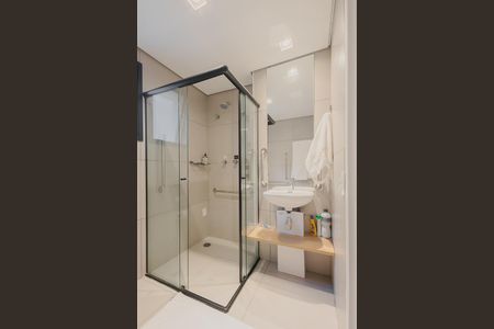 Banheiro de kitnet/studio à venda com 1 quarto, 23m² em Pinheiros, São Paulo