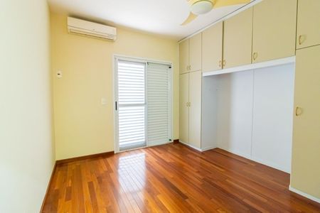 Casa à venda com 3 quartos, 220m² em Jardim Caravelas, São Paulo