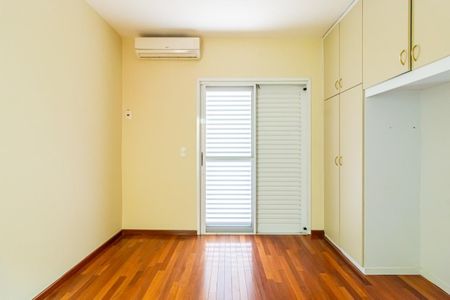 Casa à venda com 3 quartos, 220m² em Jardim Caravelas, São Paulo