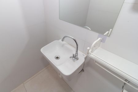 Banheiro Social de kitnet/studio para alugar com 1 quarto, 13m² em Perdizes, São Paulo