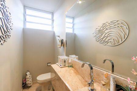 Casa à venda com 250m², 3 quartos e 3 vagas Casa à venda com 250m², 3 quartos e 3 vagasLavabo