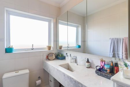 Casa à venda com 250m², 3 quartos e 3 vagas Casa à venda com 250m², 3 quartos e 3 vagasBanheiro