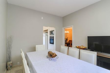 Casa à venda com 250m², 3 quartos e 3 vagas Casa à venda com 250m², 3 quartos e 3 vagasCopa