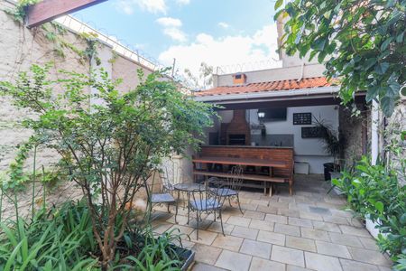 Casa à venda com 250m², 3 quartos e 3 vagas Casa à venda com 250m², 3 quartos e 3 vagasChurrasqueira