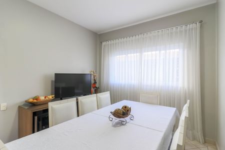 Casa à venda com 250m², 3 quartos e 3 vagas Casa à venda com 250m², 3 quartos e 3 vagasCopa