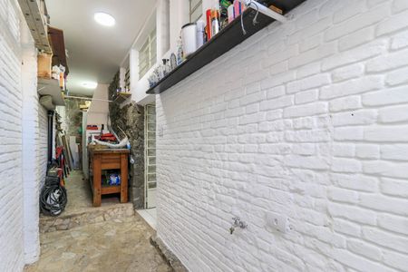 Casa à venda com 250m², 3 quartos e 3 vagas Casa à venda com 250m², 3 quartos e 3 vagasCorredor Lateral