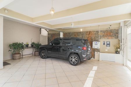 Casa à venda com 250m², 3 quartos e 3 vagas Casa à venda com 250m², 3 quartos e 3 vagasGaragem