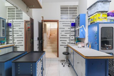 Casa à venda com 250m², 3 quartos e 3 vagas Casa à venda com 250m², 3 quartos e 3 vagasOficina