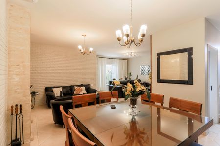 Casa à venda com 250m², 3 quartos e 3 vagas Casa à venda com 250m², 3 quartos e 3 vagasSala de Jantar