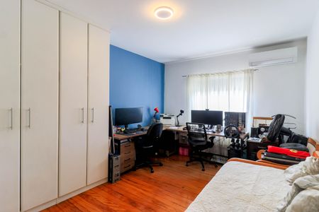 Casa à venda com 250m², 3 quartos e 3 vagas Casa à venda com 250m², 3 quartos e 3 vagasQuarto 2