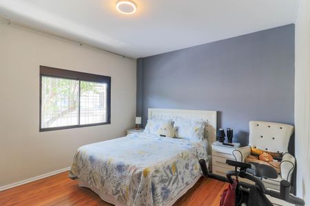 Casa à venda com 250m², 3 quartos e 3 vagas Casa à venda com 250m², 3 quartos e 3 vagasQuarto 1