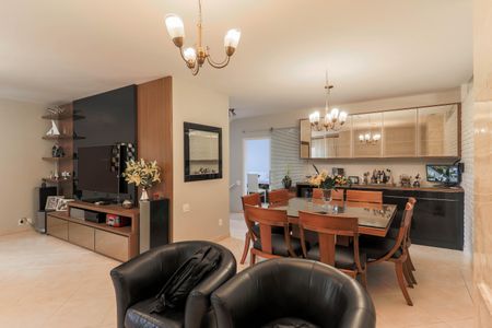 Casa à venda com 250m², 3 quartos e 3 vagas Casa à venda com 250m², 3 quartos e 3 vagasSala de Jantar