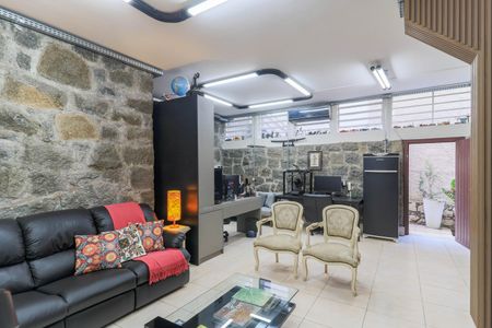 Casa à venda com 250m², 3 quartos e 3 vagas Casa à venda com 250m², 3 quartos e 3 vagasHome Theater