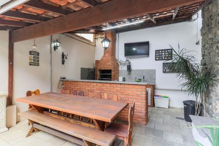 Casa à venda com 250m², 3 quartos e 3 vagas Casa à venda com 250m², 3 quartos e 3 vagasChurrasqueira