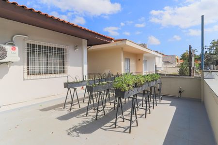 Casa à venda com 250m², 3 quartos e 3 vagas Casa à venda com 250m², 3 quartos e 3 vagasHorta