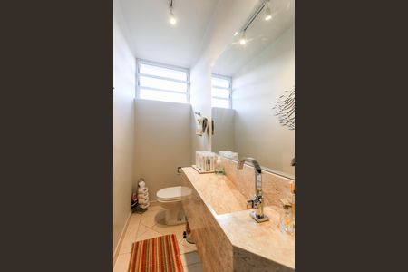 Casa à venda com 250m², 3 quartos e 3 vagas Casa à venda com 250m², 3 quartos e 3 vagasLavabo