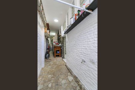 Casa à venda com 250m², 3 quartos e 3 vagas Casa à venda com 250m², 3 quartos e 3 vagasCorredor Lateral