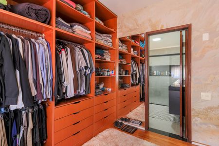 Casa à venda com 250m², 3 quartos e 3 vagas Casa à venda com 250m², 3 quartos e 3 vagasCloset da Suíte