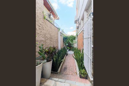 Casa à venda com 250m², 3 quartos e 3 vagas Casa à venda com 250m², 3 quartos e 3 vagasÁrea Externa