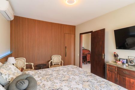 Casa à venda com 250m², 3 quartos e 3 vagas Casa à venda com 250m², 3 quartos e 3 vagasSuíte