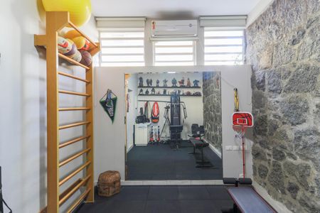 Casa à venda com 250m², 3 quartos e 3 vagas Casa à venda com 250m², 3 quartos e 3 vagasAcademia