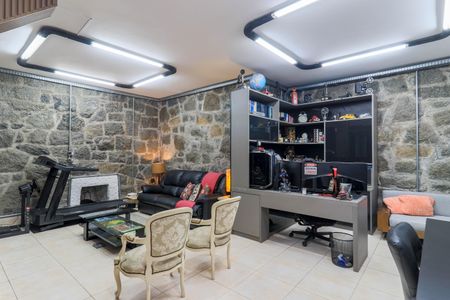 Casa à venda com 250m², 3 quartos e 3 vagas Casa à venda com 250m², 3 quartos e 3 vagasHome Theater