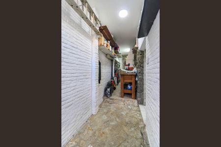 Casa à venda com 250m², 3 quartos e 3 vagas Casa à venda com 250m², 3 quartos e 3 vagasCorredor Lateral