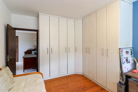 Casa à venda com 250m², 3 quartos e 3 vagas Casa à venda com 250m², 3 quartos e 3 vagasQuarto 2