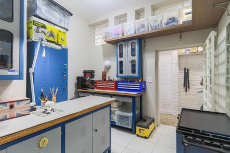 Casa à venda com 250m², 3 quartos e 3 vagas Casa à venda com 250m², 3 quartos e 3 vagasOficina