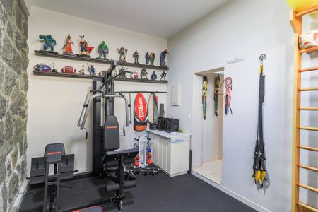 Casa à venda com 250m², 3 quartos e 3 vagas Casa à venda com 250m², 3 quartos e 3 vagasAcademia