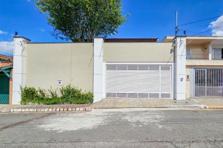 Casa à venda com 250m², 3 quartos e 3 vagas Casa à venda com 250m², 3 quartos e 3 vagasFachada