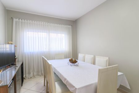 Casa à venda com 250m², 3 quartos e 3 vagas Casa à venda com 250m², 3 quartos e 3 vagasCopa