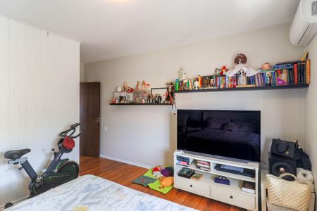 Casa à venda com 250m², 3 quartos e 3 vagas Casa à venda com 250m², 3 quartos e 3 vagasQuarto 1