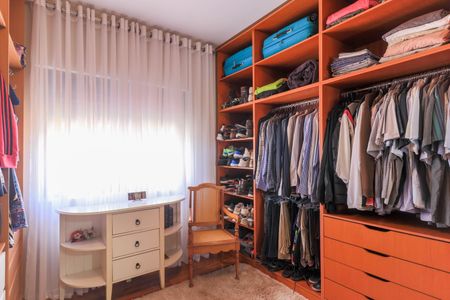 Casa à venda com 250m², 3 quartos e 3 vagas Casa à venda com 250m², 3 quartos e 3 vagasCloset da Suíte